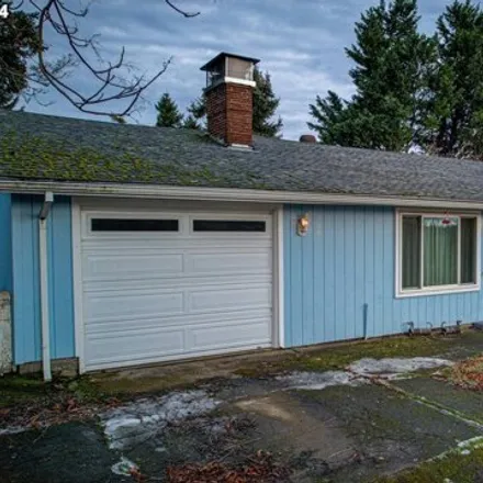 Buy this 4 bed house on 2081 Canemah Street in West Linn, OR 97068