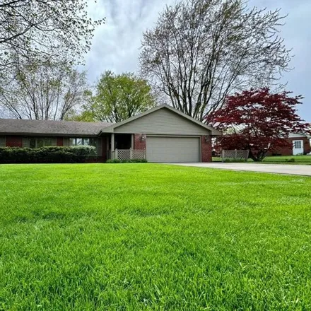 Buy this 3 bed house on Oakmont Drive in Findlay, OH 45840