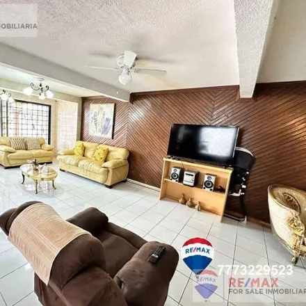 Buy this 4 bed house on Privada Palma Sugar in Palmitas, 62553 Jiutepec