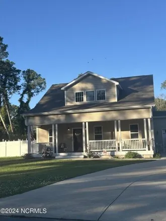Rent this 3 bed house on 523 North Dyson Street in Holly Ridge, NC 28445