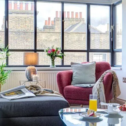 Rent this 1 bed apartment on Dexters in 55 Weymouth Street, East Marylebone