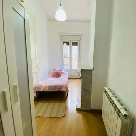 Rent this 7 bed room on Calle de Moratín in 5, 28014 Madrid
