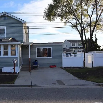 Buy this 2 bed house on 640 Warren Street in Baldwin, NY 11510