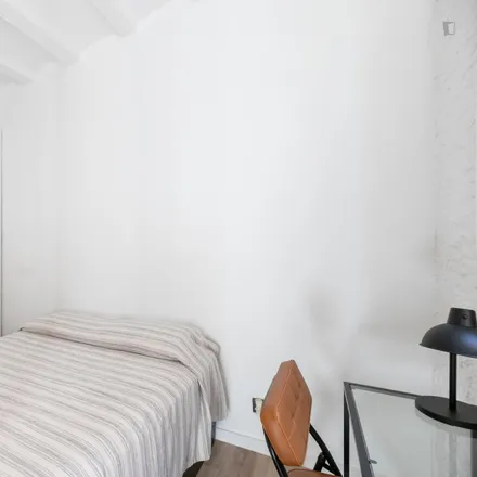 Rent this studio apartment on Carrer de Joaquín Costa in 13, 08001 Barcelona