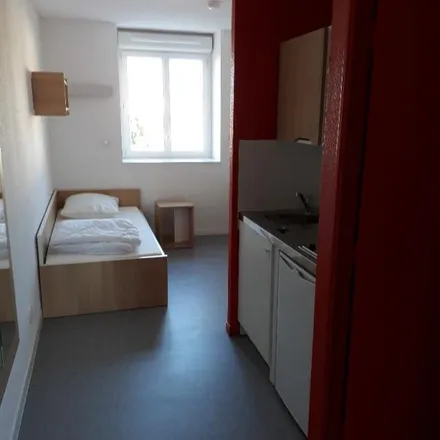 Image 2 - 1 Rue de Bellevue, 01100 Oyonnax, France - Apartment for rent
