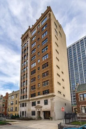 Buy this 4 bed condo on 707 West Junior Terrace in Chicago, IL 60613