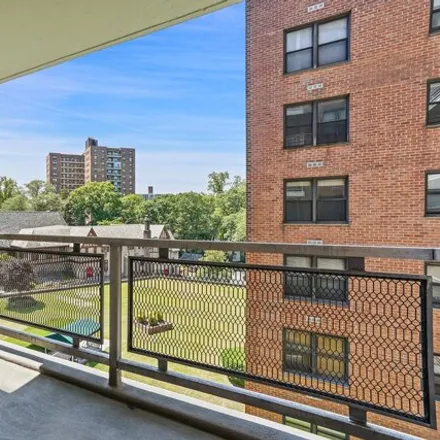 Image 2 - 4901 Henry Hudson Parkway West, New York, NY 10471, USA - Apartment for sale