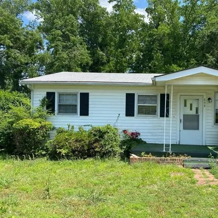 Rent this 3 bed house on 609 Mial Street in Clayton, NC 27520