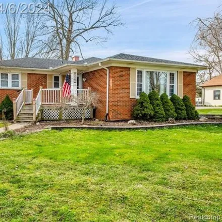 Buy this 3 bed house on 3304 Grant Road in Rochester Hills, MI 48309
