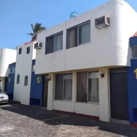 Rent this 3 bed house on Calle 4 in Joyas de Mocambo, 94298