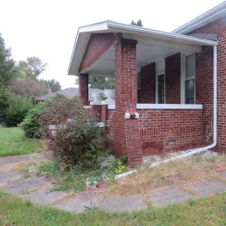 Buy this 3 bed house on 200 East Chapin Street in Litchfield, IL 62056