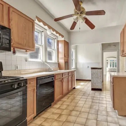 Image 8 - 8135 South Wolcott Avenue, Chicago, IL 60620, USA - House for sale