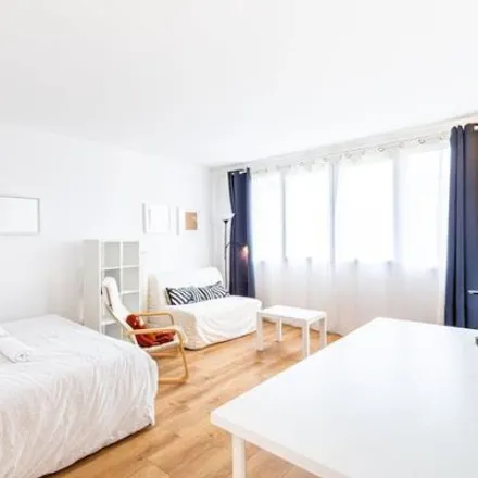 Image 2 - 27 Rue des Amiraux, 75018 Paris, France - Apartment for rent