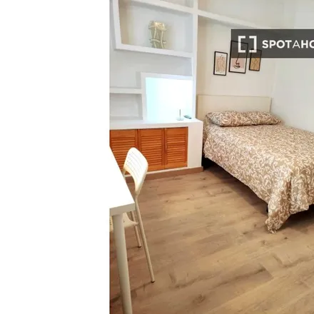 Rent this 5 bed room on Harvard in Calle Andrés Giménez Soler, 50005 Zaragoza