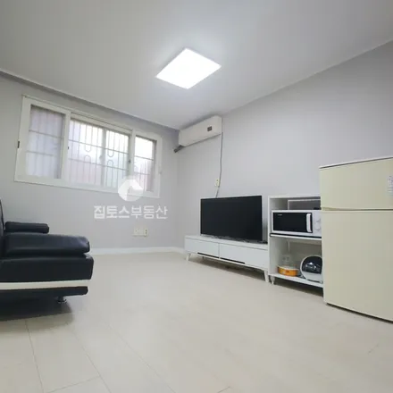 Rent this 1 bed apartment on 서울특별시 강남구 역삼동 750-18