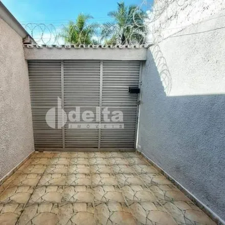 Rent this 3 bed house on Rua Indianópolis in Martins, Uberlândia - MG