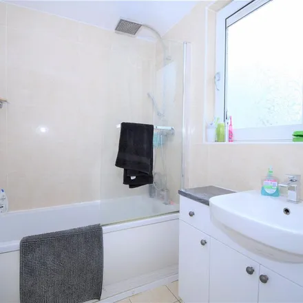 Rent this 3 bed apartment on 1-36 Barleycorn Way in London, E14 8DE