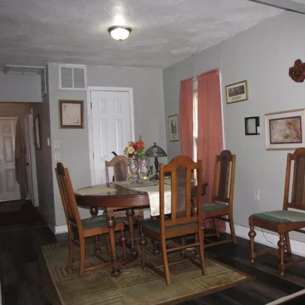 Image 4 - 401 East Springfield Street, Everton, Dade County, MO 65646, USA - House for sale