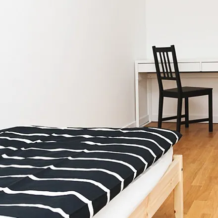 Rent this 4 bed room on Hanauer Landstraße 114-116 in 60314 Frankfurt, Germany