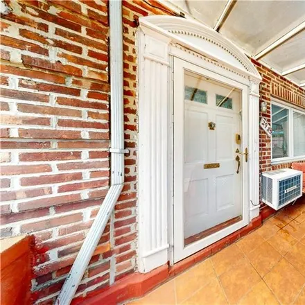 Image 2 - 2962 Avenue R, New York, NY 11229, USA - House for sale