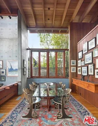 Image 4 - 16549 Akron Street, Los Angeles, CA 90272, USA - House for sale