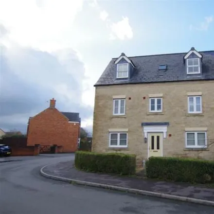 Rent this 5 bed house on White Eagle Road in Swindon, SN25 1PY