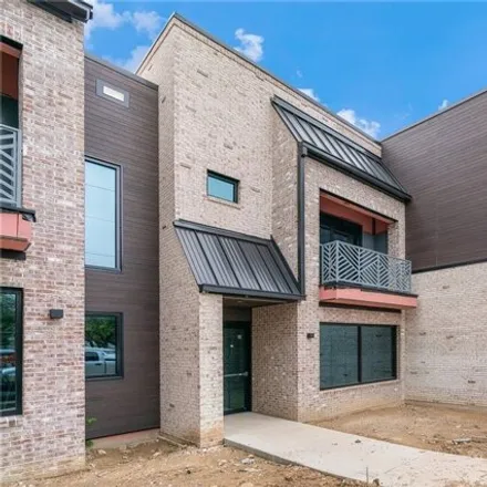 Buy this 3 bed townhouse on 101 South 11th Street in Waco, TX 76701