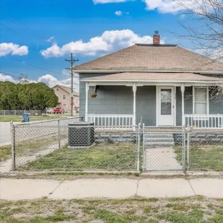 Buy this 2 bed house on 72 South Madison Street in Hutchinson, KS 67501