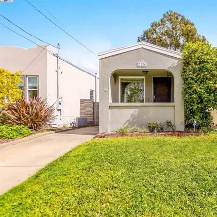 Buy this 2 bed house on 3226 Laurel Avenue in Oakland, CA 94619