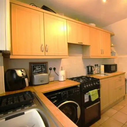 Image 3 - 64 Holly Field, Harlow, CM19 4NA, United Kingdom - Townhouse for sale