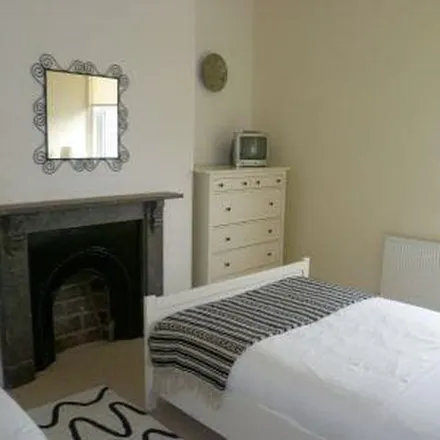 Image 2 - Albemarle Crescent, Scarborough, YO11 1XS, United Kingdom - Apartment for rent