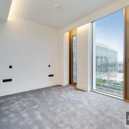 Rent this 3 bed apartment on Belvedere Gardens in Belvedere Road, South Bank