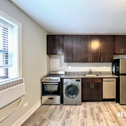 Image 2 - 429 W Belden Ave, Unit CL-B105 - Apartment for rent