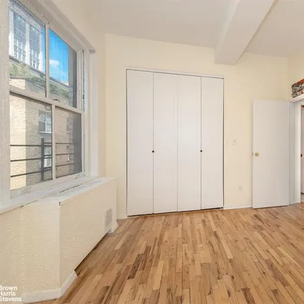 Image 6 - 4 LEXINGTON AVENUE 13K in Gramercy Park - Apartment for sale