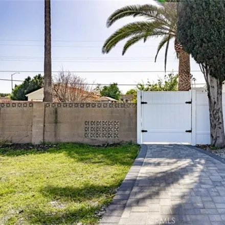 Image 4 - 5855 Bucknell Avenue, Los Angeles, CA 91607, USA - House for sale