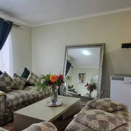 Rent this 2 bed apartment on unnamed road in Shere, Gauteng