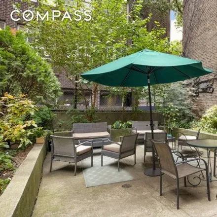 Image 7 - 240 East 24th Street, New York, NY 10010, USA - Apartment for sale