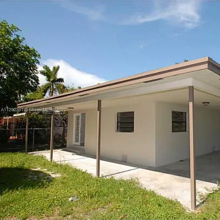 Image 6 - 3806 Northwest 23rd Court, Miami, FL 33142, USA - Duplex for sale