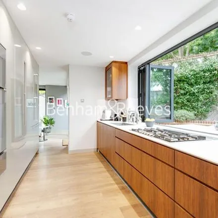 Rent this 5 bed apartment on 23 Hornsey Lane Gardens in London, N6 5PB