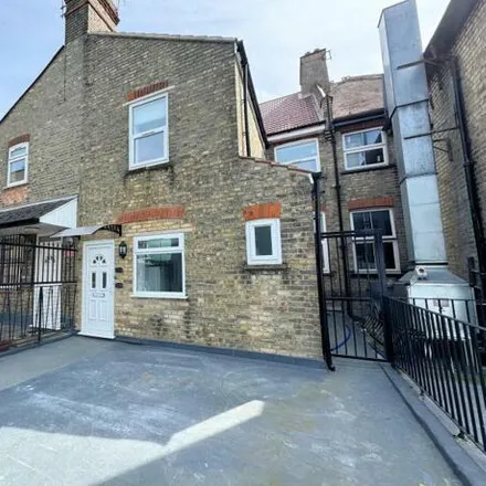 Image 7 - Long Lane, Ballards Lane, London, N3 1LP, United Kingdom - Apartment for rent