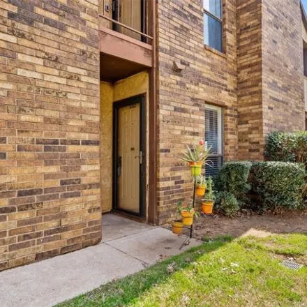 Buy this 1 bed condo on 1260 Harwell Drive in Arlington, TX 76011