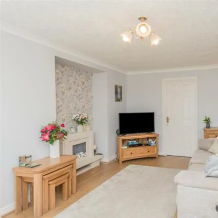Image 4 - Green Hill Chase, Leeds, LS12 4HF, United Kingdom - House for sale