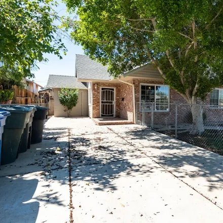 Buy this 3 bed house on Harding Elementary in West Hamilton Avenue, El Centro