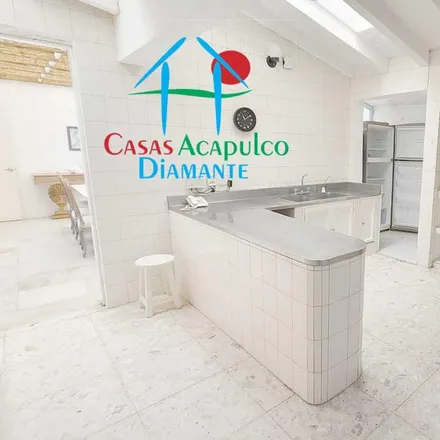 Buy this 7 bed house on Calle Baja Catita in Pichilingue, 39820 Puerto Marqués