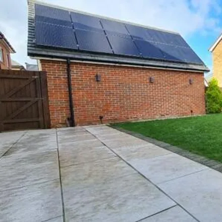 Image 2 - Finches Chase, Basildon, SS15 5YL, United Kingdom - House for sale
