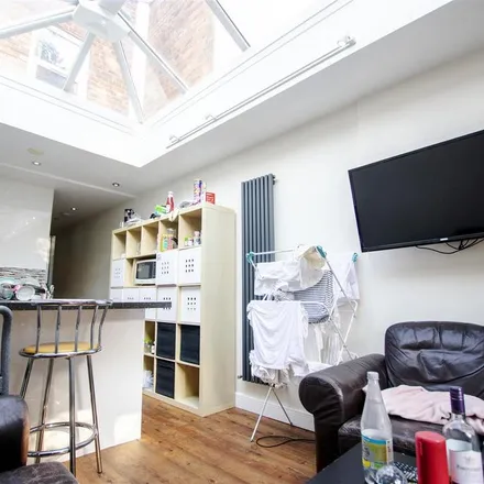 Rent this 7 bed house on 302 Tiverton Road in Selly Oak, B29 6BY