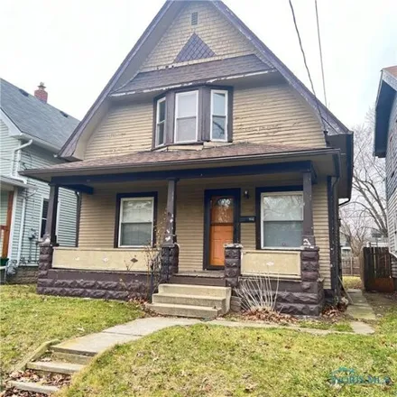 Rent this 3 bed house on 568 Carlton Street in Toledo, OH 43609