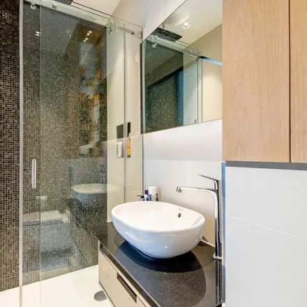 Image 4 - Roman House, Fore Street, Barbican, London, EC2Y 5DB, United Kingdom - Apartment for rent