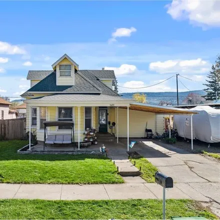 Buy this 4 bed house on 1476 Court Avenue in La Grande, OR 97850