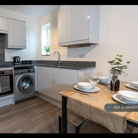 Image 5 - 60 Western Elms Avenue, Reading, RG30 2AL, United Kingdom - Apartment for rent